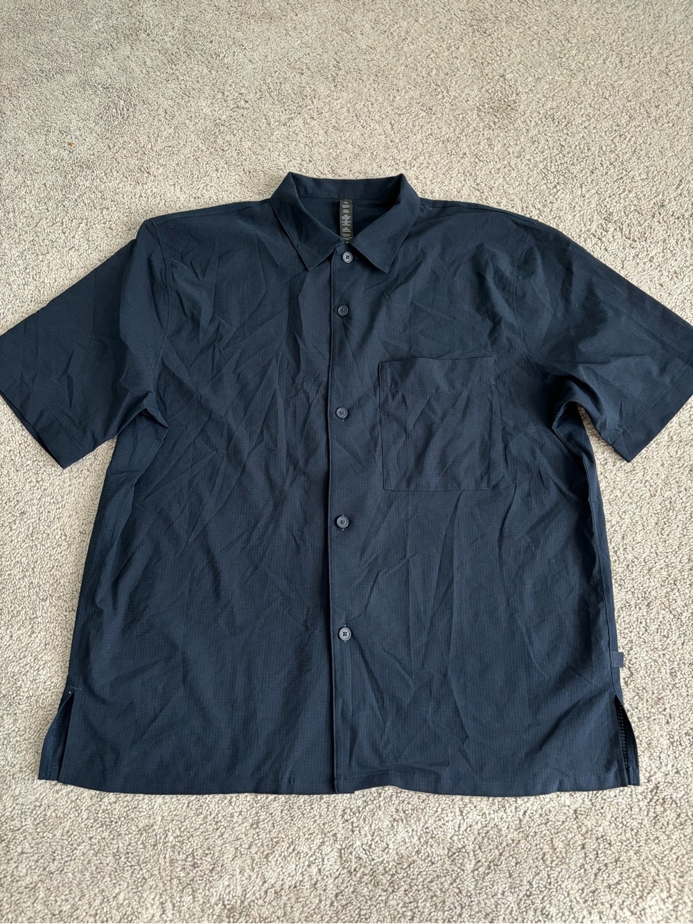 lululemon athletica Men's Short-Sleeve Button-Up Shirt in Navy, Medium
